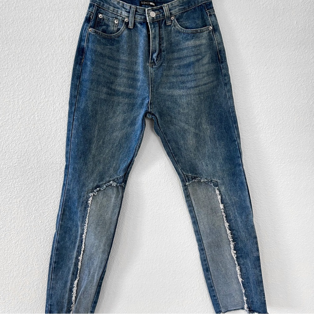 Women’s FASHION NOVA JEANS Distressed Blue Denim Size 5